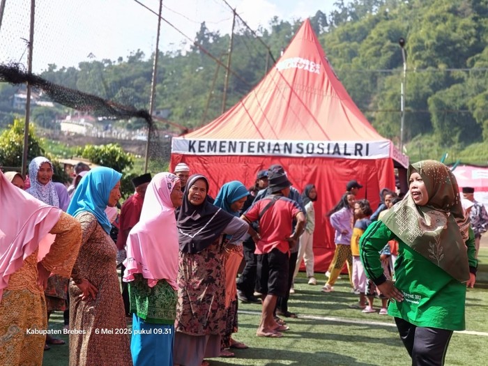 JS/IST TETAP BERTAHAN: Para pengungsi korban bencana tanah bergerak di Brebes berharap pemerinta bisa selalu hadir dalam membantu keadaan.